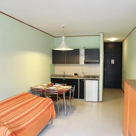 Apartmán Isa-holiday Homes In From 400 To 900 M From The Beach, 6 Beds With Private Outdoor Area Marina Di Bibbona
