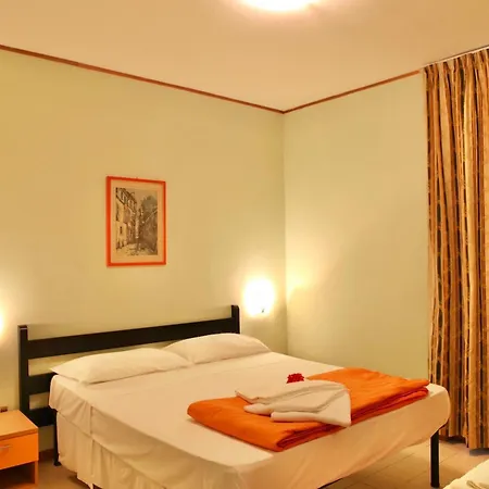 Apartment Isa-holiday Homes In From 400 To 900 M From The Beach, 6 Beds With Private Outdoor Area Marina Di Bibbona