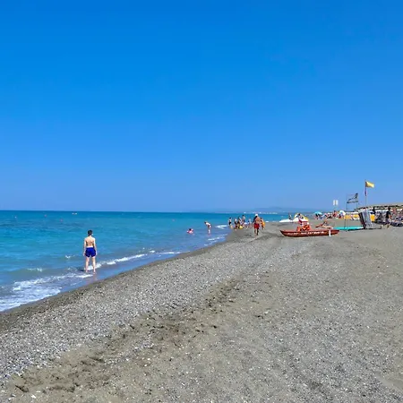Isa-holiday Homes In From 400 To 900 M From The Beach, 6 Beds With Private Outdoor Area Apartment *