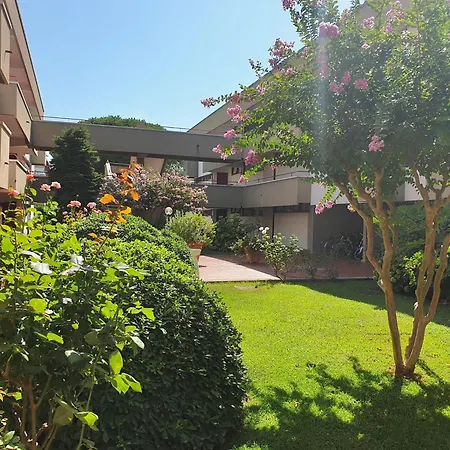 Isa-holiday Homes In From 400 To 900 M From The Beach, 6 Beds With Private Outdoor Area